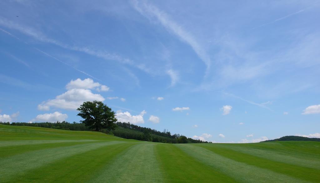 Hotel Beroun Golf Club Exteriör bild