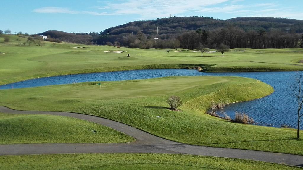 Hotel Beroun Golf Club Exteriör bild