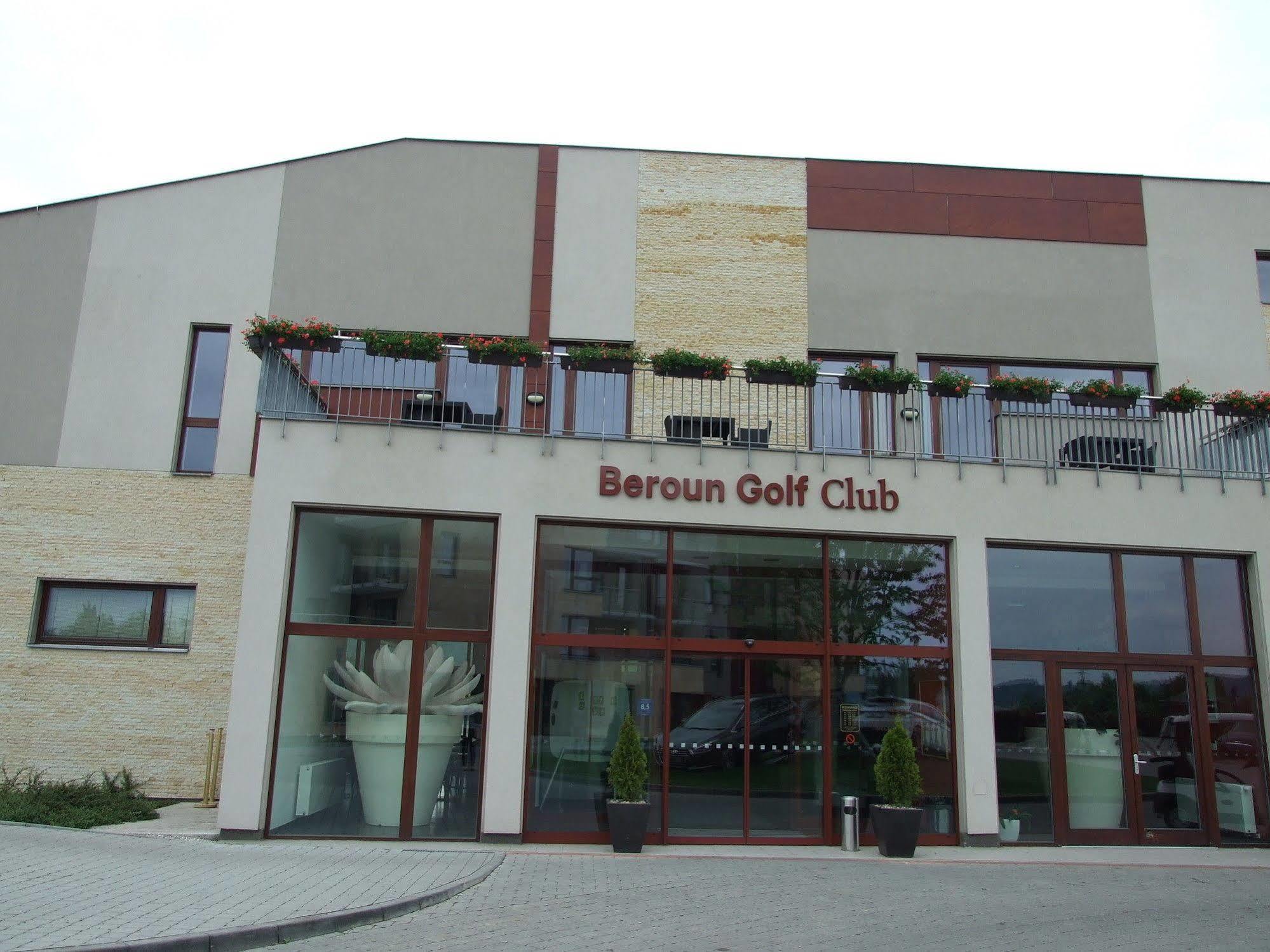 Hotel Beroun Golf Club Exteriör bild