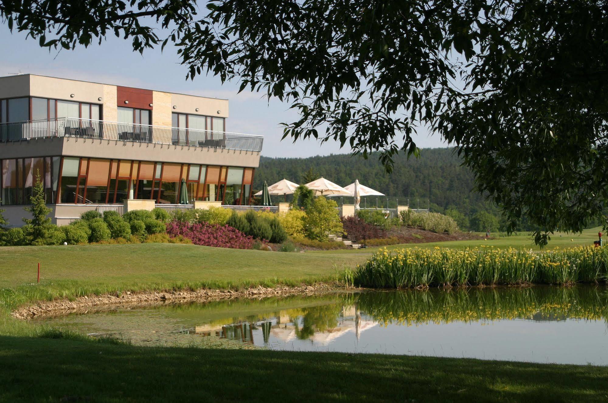 Hotel Beroun Golf Club Exteriör bild